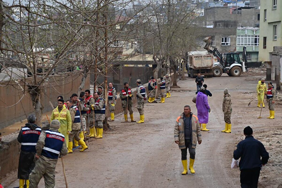 Şu an kadar 3 bin 154 kişinin konut, iş yeri, araç ve muhtelif ev eşyasının zarar gördüğü tespit edildi. 