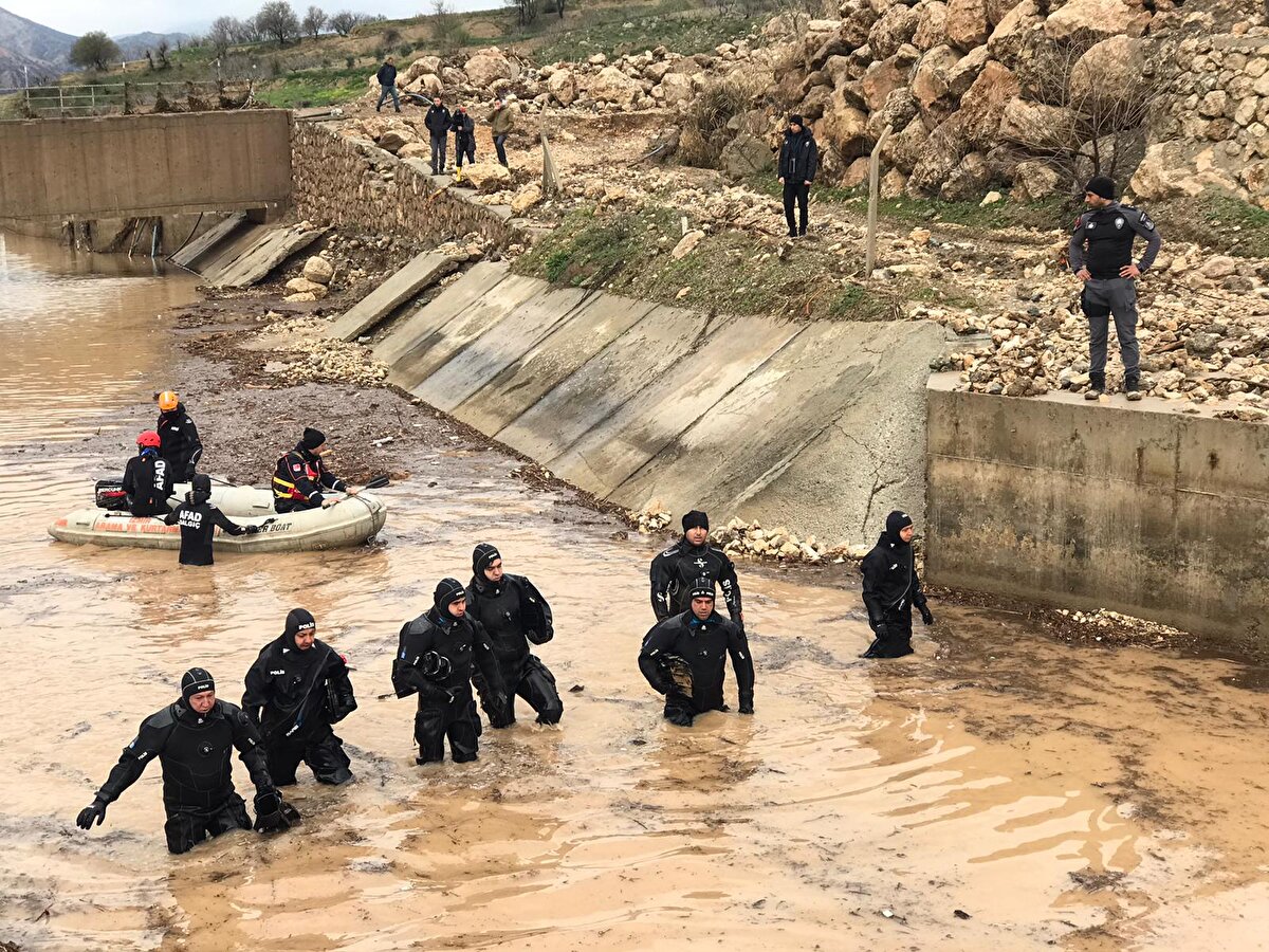 Şanlıurfa ve Adıyaman'da etkili olan sağanak yağış sonrası sel meydana geldi. Felaket nedeniyle Şanlıurfa'da 16 kişi hayatını kaybederken, Adıyaman'da ise 2 kişi yaşamını yitirmişti.