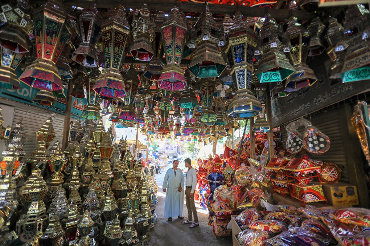 Arap dünyasında Ramazan ayının en önemli simgelerinden biri olan "Ramazan fanusu"nun doğum yerinin Mısır olduğu iddia ediliyor. Mısır’da Ramazan feneri geleneği, ülkede yaklaşık 200 yıl hüküm süren Fâtımî Devleti dönemine (909-1171) dayanıyor.