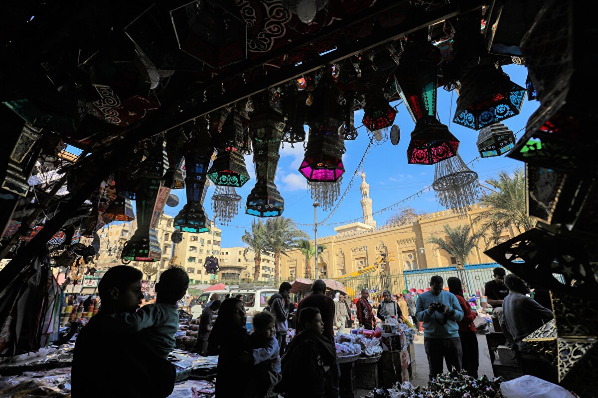 El-Ezher Camii, Han el-Halil Çarşısı, Seyyide Zeyneb bölgesi ve İmam Şâfiî Camii çevreleri ise Ramazan coşkusunun en çok hissedildiği yerler arasında.