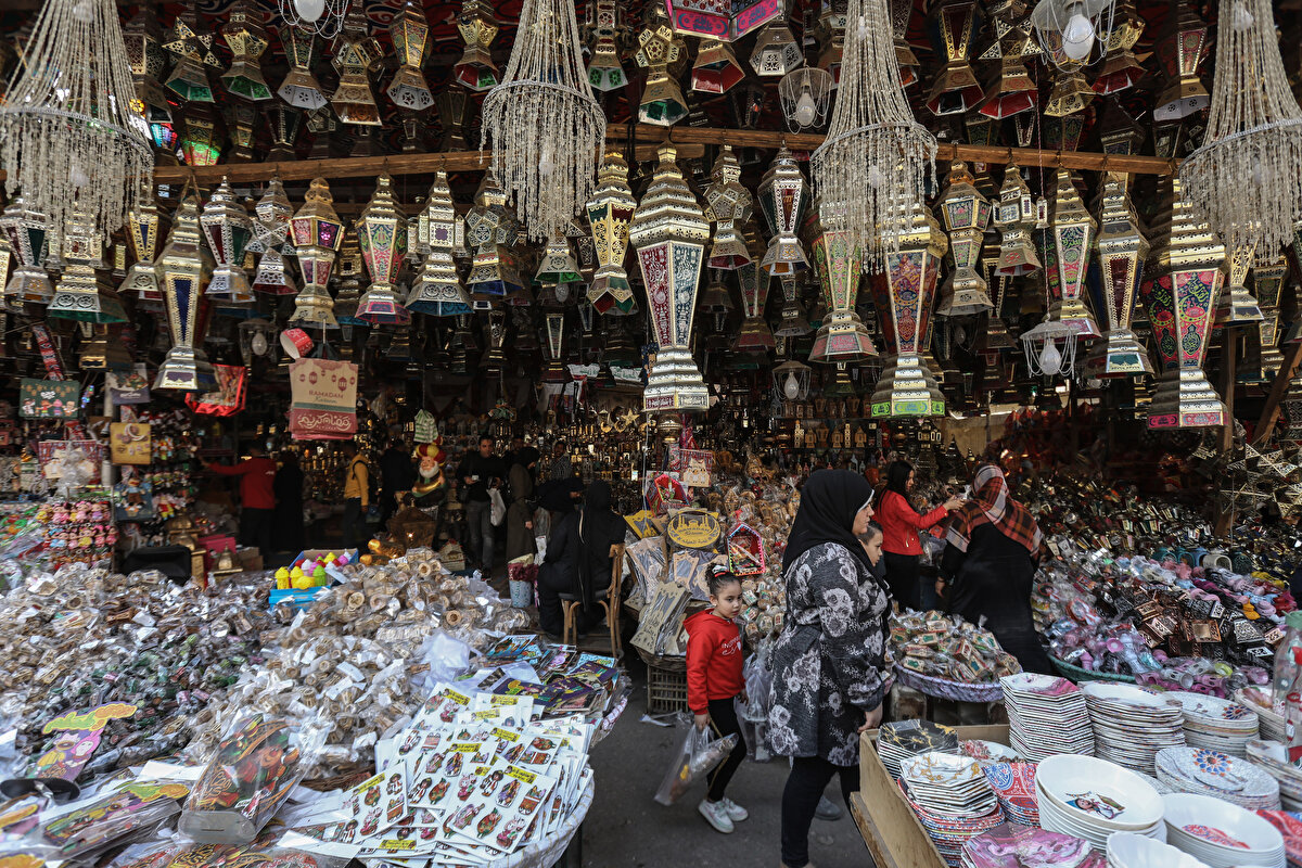 Fenerlerin fiyatı, boyutu ve özelliklerine göre 30 ile 800 cüneyh (yaklaşık 1-20 dolar) arasında değişkenlik gösteriyor.