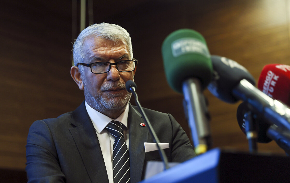 Zirve kapsamındaki panel ve söyleşilerle savunma sanayisi medyasının daha nitelikli bir seviyeye ulaşmasına katkıda bulunmayı amaçladıklarını belirten Öztürk, şöyle konuştu:<br><br>"Ülkemizde tüm yönleriyle gelişen ve genişleyen savunma sanayisinin etkisi ekonomik, toplumsal ve stratejik alanlarda kendisini hissettirmektedir. Bu etki doğru analiz ve planlamayla katlanarak büyüme potansiyelini içinde barındırmaktadır. SASAM bu potansiyelin değerlendirilmesi amacıyla sektördeki tüm paydaşlara akademik bir anlayışla hizmet vermek için kuruldu."