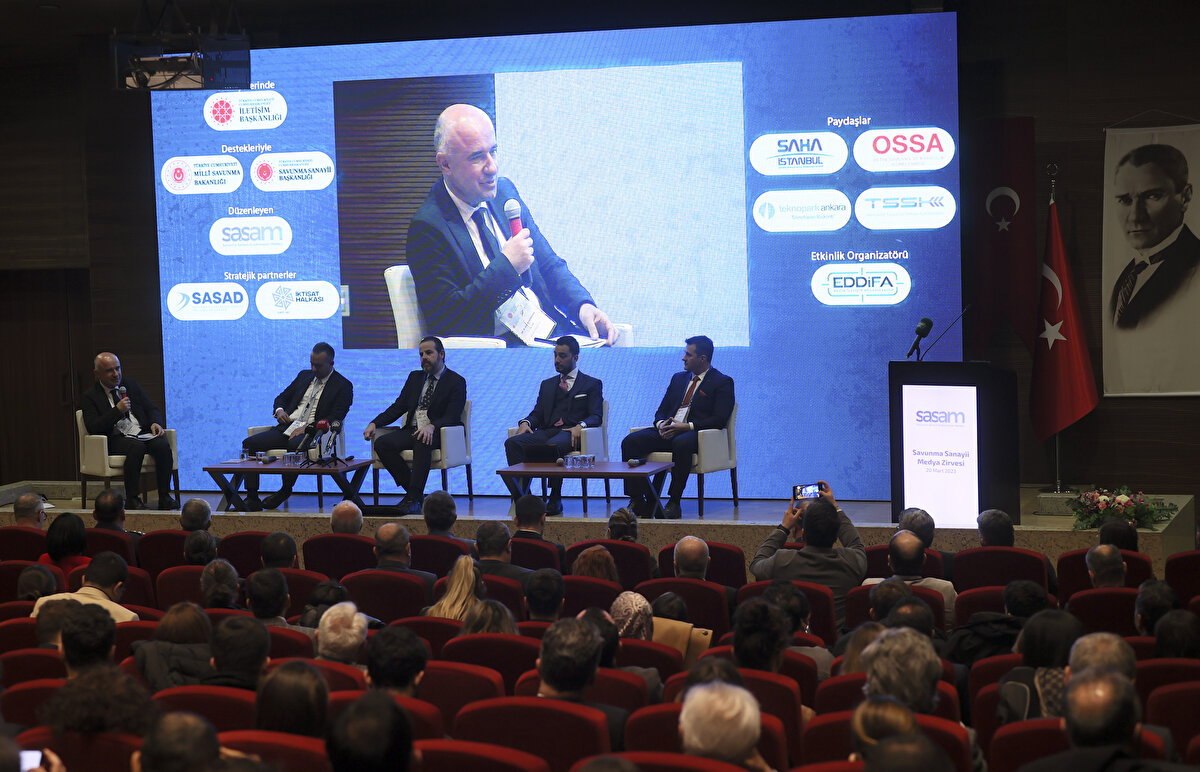 Canik İcra Kurulu Üyesi, Kurumsal İletişim, İş Geliştirme ve Medya Yönetimi Müdürü Gençay Gençer de Türkiye'nin savunma sanayisi ürünlerinin yurt dışında tanıtılmaya ihtiyacının bulunduğunu, bu anlamda pazarlama bölümlerine de katkıda bulunduklarını anlattı. Dünyanın farklı ülkelerindeki hukuk danışmanlarıyla birlikte çalıştıklarını ifade eden Gençer, markayı ve ürünleri korumak ve doğru anlatmak için ellerinden gelen her türlü çabayı sarfettiklerini kaydetti.<br><br>