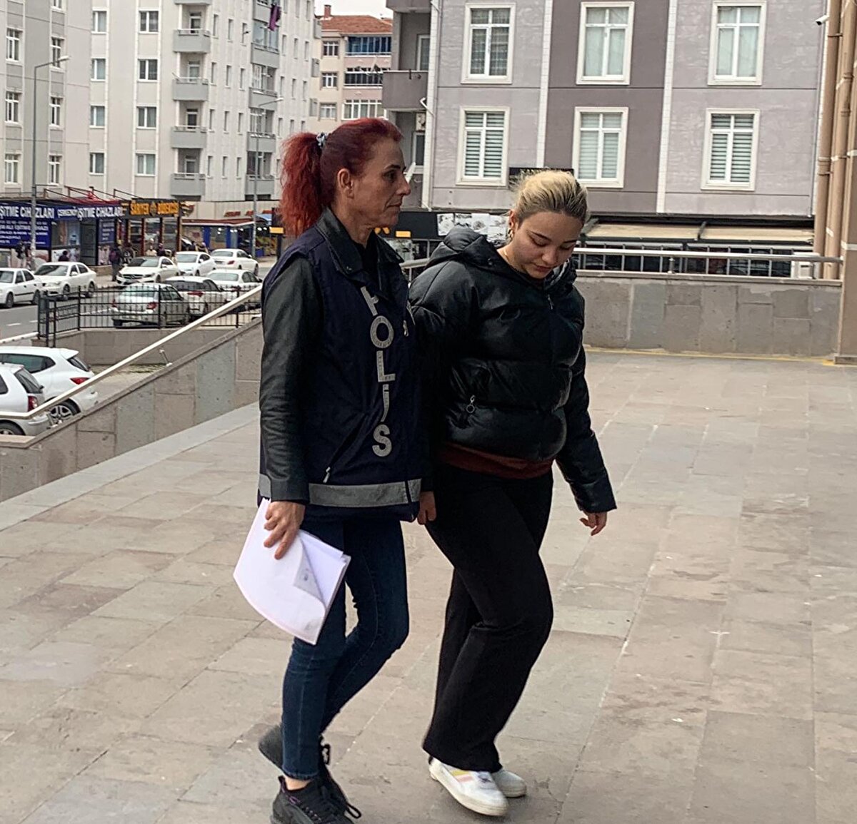 Savcı verdiği mütalaasında Ayşe Özkiraz'ın 'zincirleme şekilde resmi belgede sahtecilik', Özel belgede sahtecilik' ve 'yetkisiz hekimlik suçlarını düzenleyen kanuna muhalefet' suçlarından cezalandırılmasını talep etti. Avukat Oğuz Kağıtçı, mütalaanın ardından, Ayşe Özkiraz'ın SEGBİS sistemi ile bağlanması nedeniyle okunan raporları ve mütalaayı tam olarak anlayamadığını belirterek, kendilerine süre verilmesini talep etti.