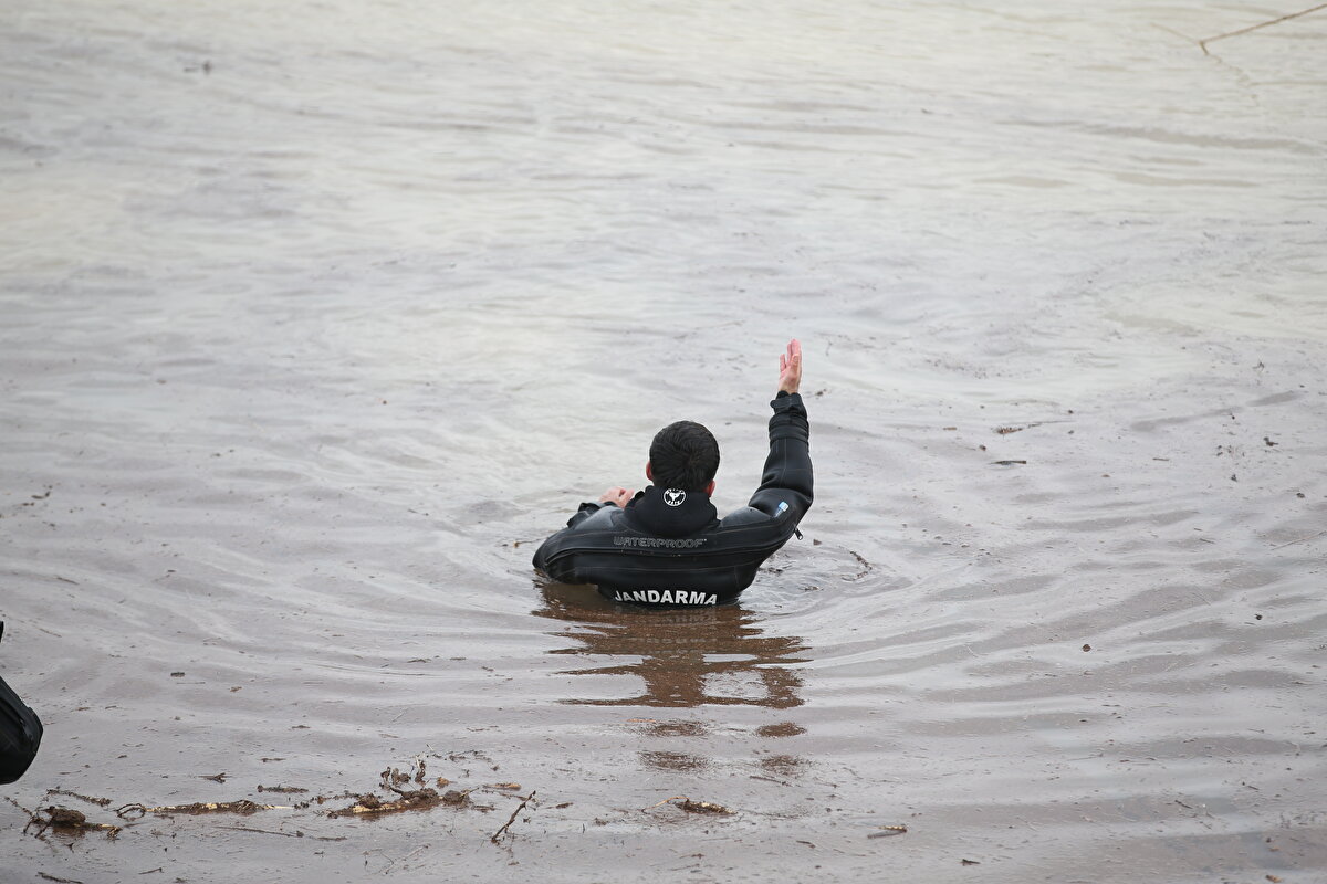 Çalışmalar sırasında sabah saatlerinde Boyundere Köyü yakınlarında bir kadın cesedi bulunmuş, Fatma Tekdal'ın yakınlarının, cesetle ilgili teşhiste bulunduğu ancak kesin kimlik tespitinin yapılabilmesi için DNA örneklerinin Adli Tıp Kurumuna gönderildiği öğrenilmişti.<br><br>
