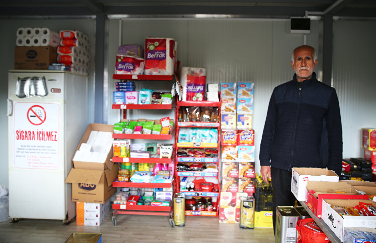 Tatlı dükkanını yeniden açarak satışa başlayan Kadir Cengiz ise yapılan hizmetten memnuniyetini dile getirerek, "İşlerin nasıl olacağını zamana bırakmak lazım. İnsanlara biraz zaman lazım, herkesin kayıpları var, dükkanlar yıkılmış. Biraz zaman lazım ama biz ümitliyiz." ifadelerini kullandı.<br><br>