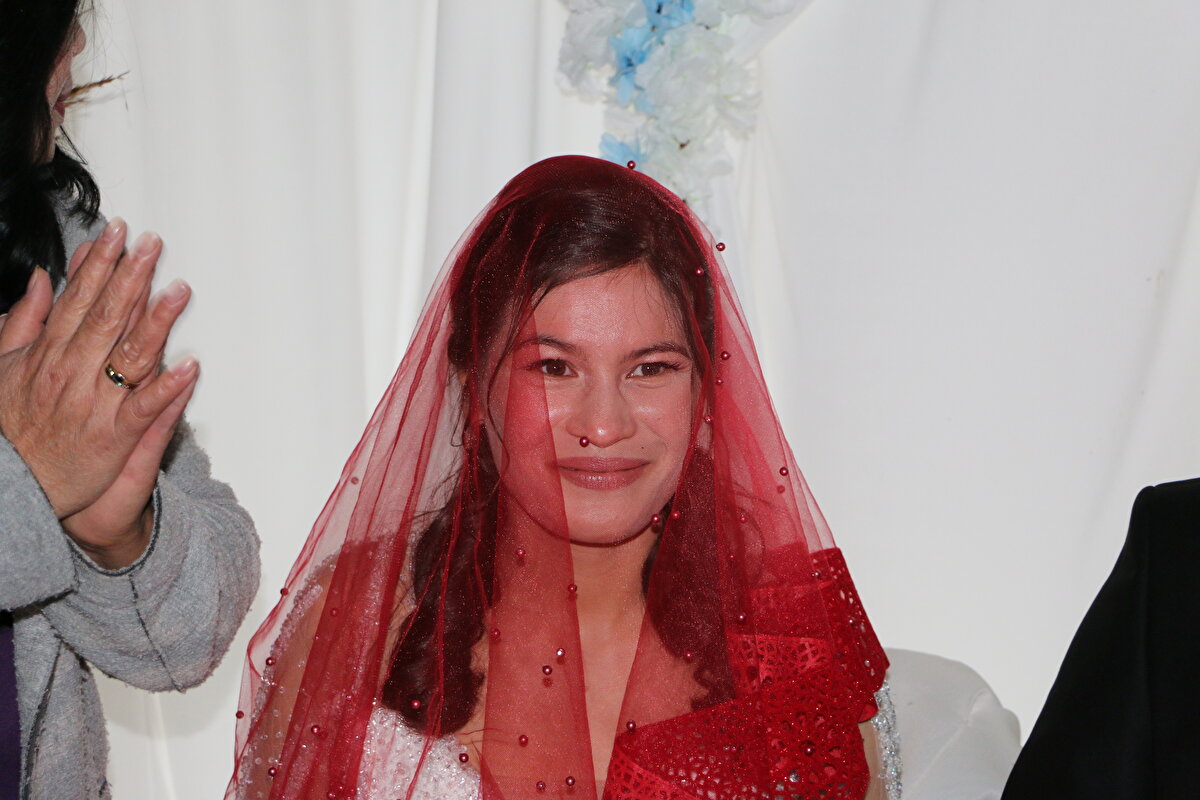 Damat Mehmet Salih Babat, AA muhabirine, Alanya'da tanıştığı Deborah Kölle ile gönül bağı kurduğunu belirterek, mutluluklarını düğünle taçlandırmak istediklerini söyledi.<br><br>Ailelerin de bu evliliğe sıcak baktığını dile getiren Babat, Deborah'ın üçüncü kez Şırnak'a geldiğini ifade etti.<br>