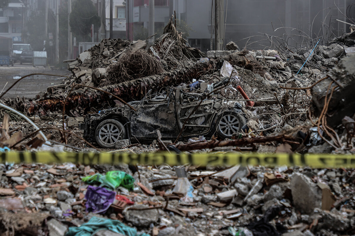 Depremden etkilenen 11 ilin 6'sında hasar tespit çalışmasının tamamen bittiğini bildiren Aslan diğer illerde hasar tespit çalışma oranının yüzde 96'larda olduğunu söyledi.<br><br>Aslan, "Hatay'da beş bölgenin ikinci kez tamamının taranması dün itibarıyla bitti. Malatya'yı 5,7'lik depremden sonra tekrar inceleme ihtiyacı hissettik. Bu çalışmalar da şu anda yüzde 70 bandında. Onu da 5 gün içerisinde bitirmeyi hedefliyoruz. Diyarbakır bugün bitiyor, Şanlıurfa ve Adana'yı da beş gün içerisinde tamamen bitiriyoruz." dedi.