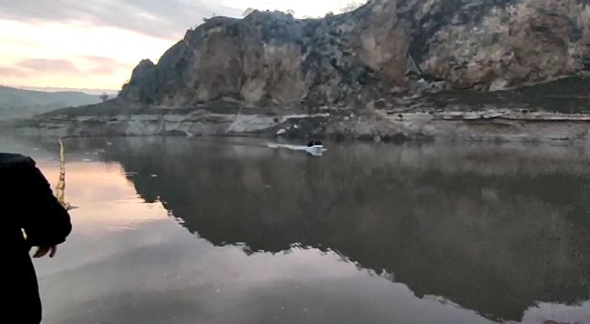 BOTAŞ'tan yapılan açıklamada ise temizleme ve onarım çalışmalarının ardından boru hattının tekrar devreye alınacağı ifade edilerek, “Batman- Dörtyol ham petrol boru hattının yaklaşık 507'nci kilometresinde meydana gelmiştir. BOTAŞ acil müdahale ekiplerimiz olay yerine sevk edilmiş olup, ekiplerimiz tarafından gerekli çevre tedbirleri alınarak müdahale çalışmalarına ivedilikle başlanmıştır. Çalışmaların tamamlanmasına müteakip petrol boru hattı en kısa sürede devreye alınacaktır" ifadelerine yer verildi.