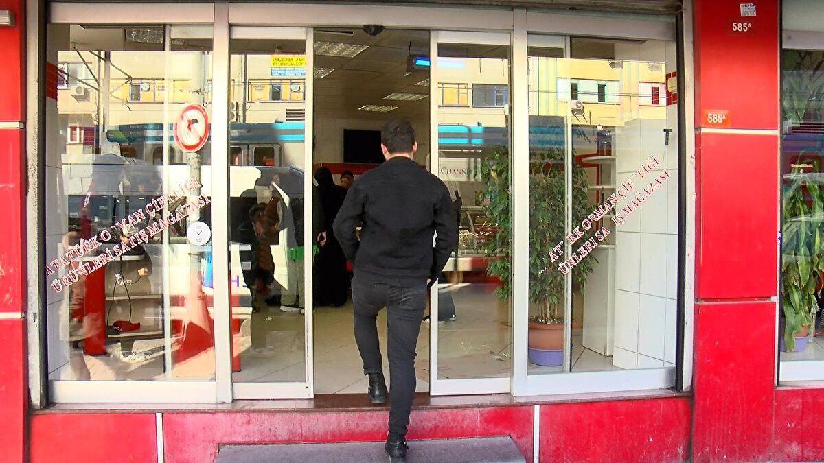 Devletle, işletme anlamında hiçbir ilgilerinin olmadığını söyleyen Bülbül, sattıkları ürünün de aynı şekilde devletin getirdiği ya da getireceği herhangi bir etle ilgisi olmadığını, kendi ürünlerini sattıklarını söyledi.<br><br>