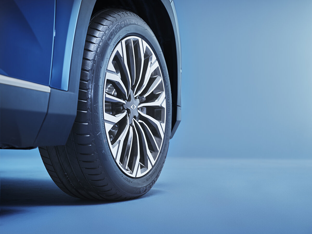 Togg, bu kararla birlikte noter huzurunda gerçekleşecek dijital çekiliş tarihini de bir gün ileriye alarak, 29 Mart olarak belirledi. Togg ayrıca şanslı 20 bin kullanıcının yanı sıra 20 bin kişi için de yedek liste oluşturacak.<br>