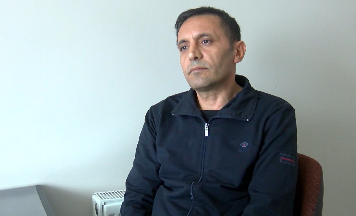 Taburcu olduktan sonra enkaza giderek, oğlundan geriye kalan eşyalarını aradı. Oğlunun eşyalarını bulamayan baba Denli'nin İstanbul'a tayini çıktı. Denli, kızıyla birlikte İstanbul'a yerleşti. Günler sonra oğlu İbrahim'in son arama yaptığı en yakın arkadaşı kendisini arayarak telefonun Sivas'ta iş makinesi operatörünün elinde olduğunu söyledi. Kendisine verilen numarayı arayan Denli, duydukları karşısında bir kez daha yıkıldı. H. K., oğlunu kaybeden babadan telefon ve saati için ücret talep etti.<br><br>