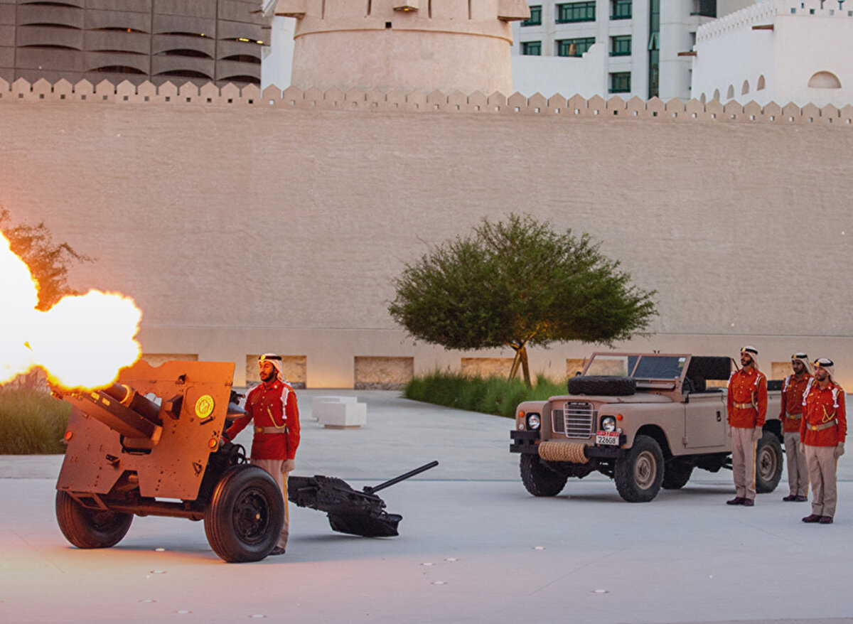 Top atışları, sonraları, yeni bir oruç gününün başlangıç sinyalini de vermekteydi.