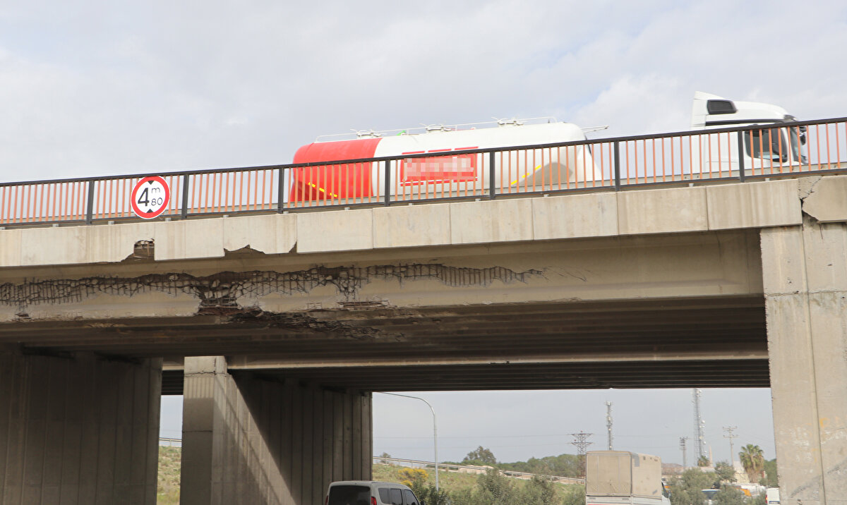 Bu, içerisinde yüksek mukavemetli çeliklerin olduğu, yedi telli kabloların bulunduğu bir sistem.