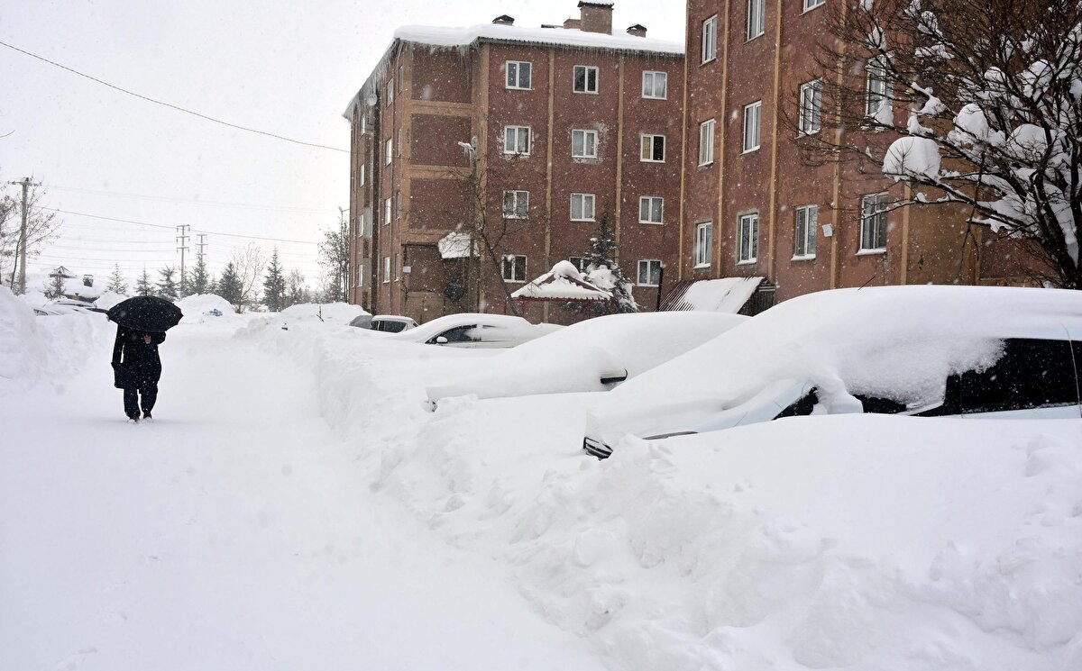 Üçüncü olarak bölgelerde su potansiyeline orantılı olarak bir iklim modeline, orantılı olarak bir tarımsal faaliyete geçmeliyiz.