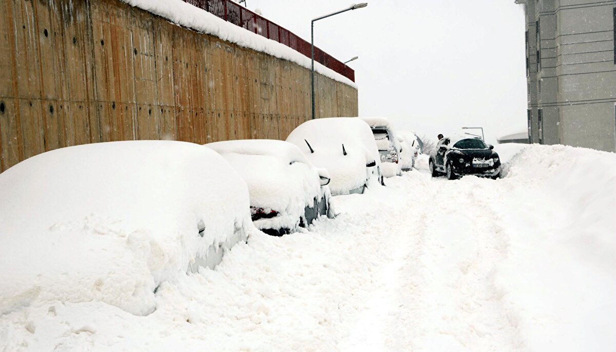 Endüstride suların tekrar kullanılması ve proseslerde bu kazanılmış suların kullanılmasının yaygınlaştırılması gerekir" ifadelerini kullandı.