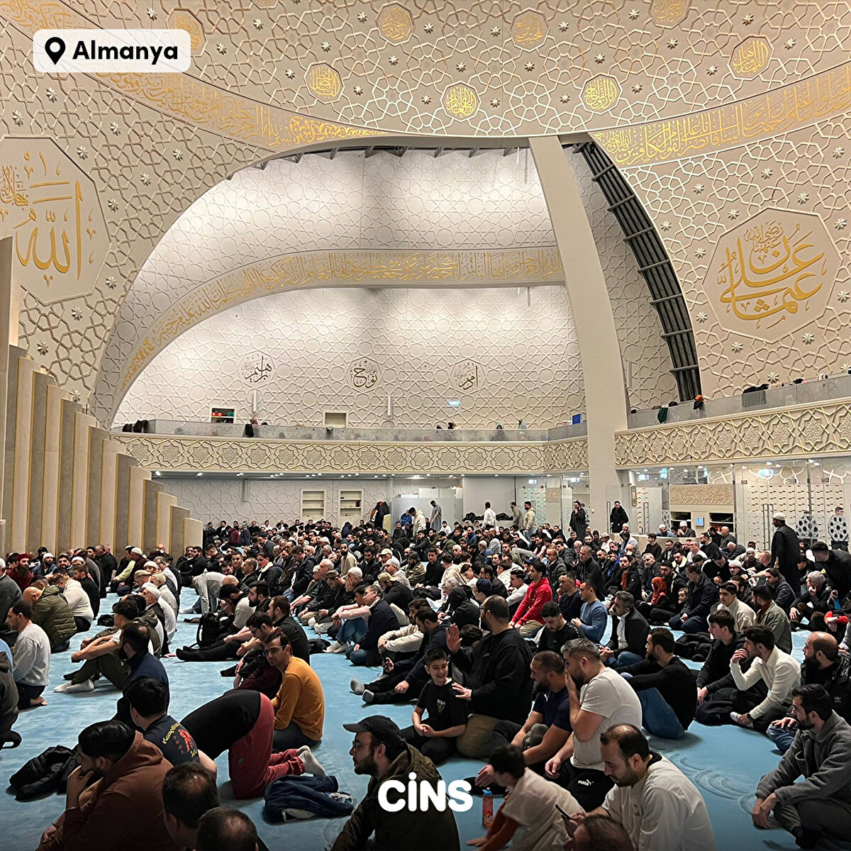 Almanya'da topluca Teravih Namazı kılındı