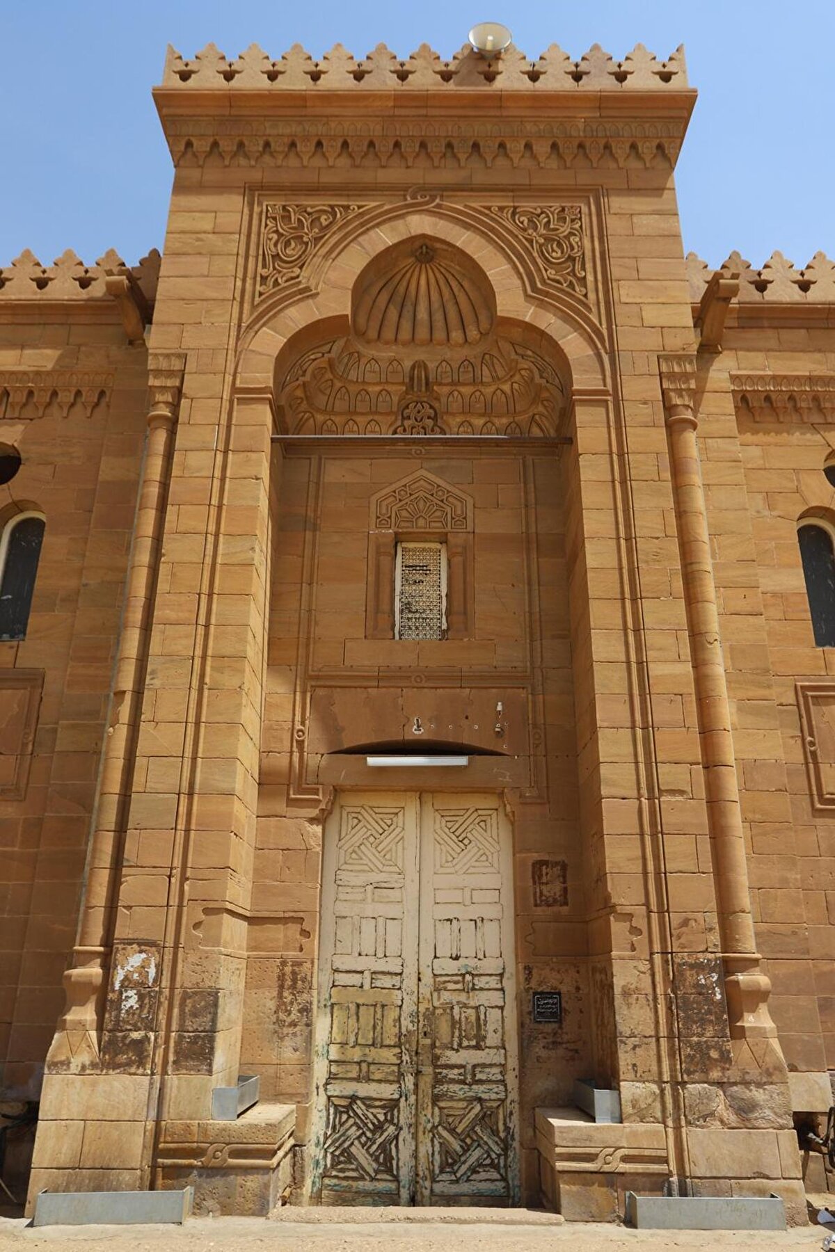 Hartum Ulu Camii, dinî dersler ve sohbet halkaları sebebiyle başkentin yanı sıra çevre eyaletlerden de rağbet görüyor.