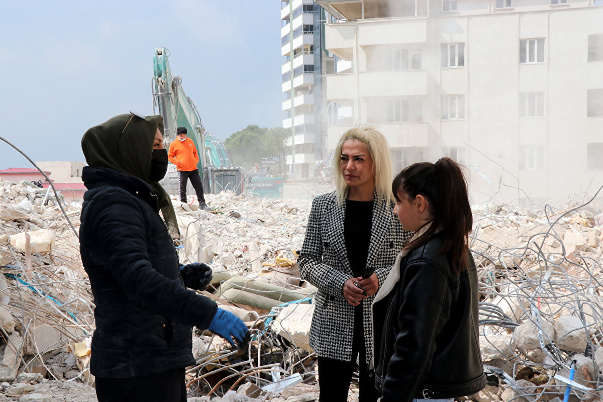 Nil Beril Taşgetiren de kedisini yeniden görünce çok mutlu olduğunu ve duygulandığını söyledi.<br>