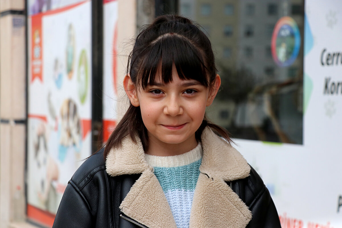 Yürüyemeyen ve ayağında kırıklar bulunan kedinin tedavisine başlandı.<br>