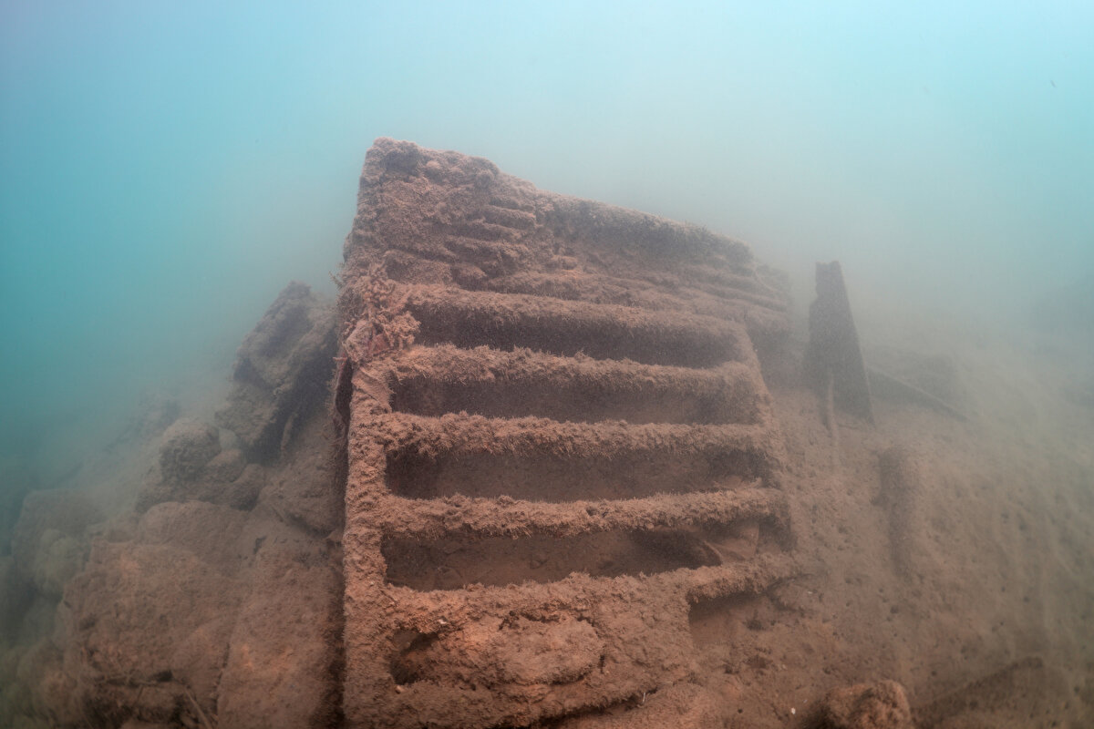 Daha önce, Yayladağı ilçe sınırlarındaki Kel Dağı bölgesinde yaptıkları dalışla su altı mağarası "Büyük Mağara"nın depremlerde zarar görmediğini görüntüleyen ekibin sonraki durağı Samandağ, Arsuz ve İskenderun ilçeleri oldu.<br>