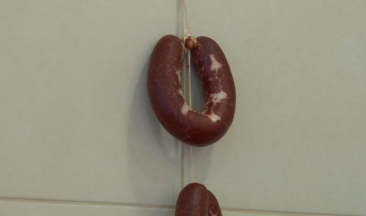 Kasaplar ise kendi sattıkları sucuğun marketlerden daha güvenilir olduğunu savundu.<br><br>