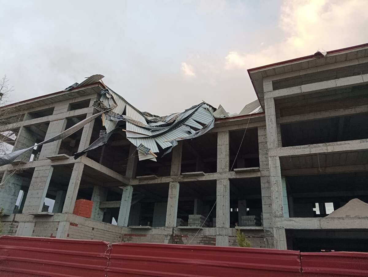 Meteoroloji 12'nci Bölge Müdürlüğü Bölge Tahmin ve Uyarı Merkezi'nden yapılan açıklamada, bölgede yağışla birlikte rüzgarın da etkisini gün boyu sürdüreceği, hava sıcaklıklarının da 8 ila 10 derece azalacağı bildirildi. 