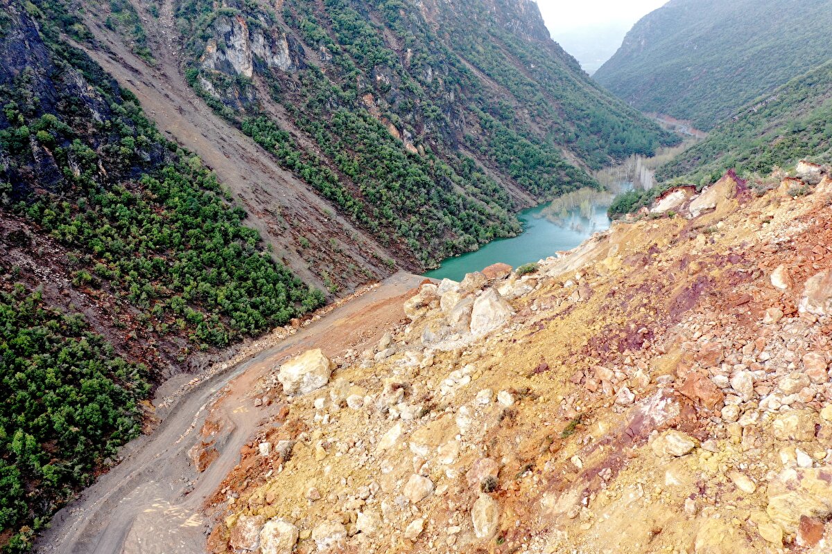 Mehmet Şahin ise 62 yaşında olduğunu ve hayatında böyle bir felaket görmediğini ifade etti.<br>