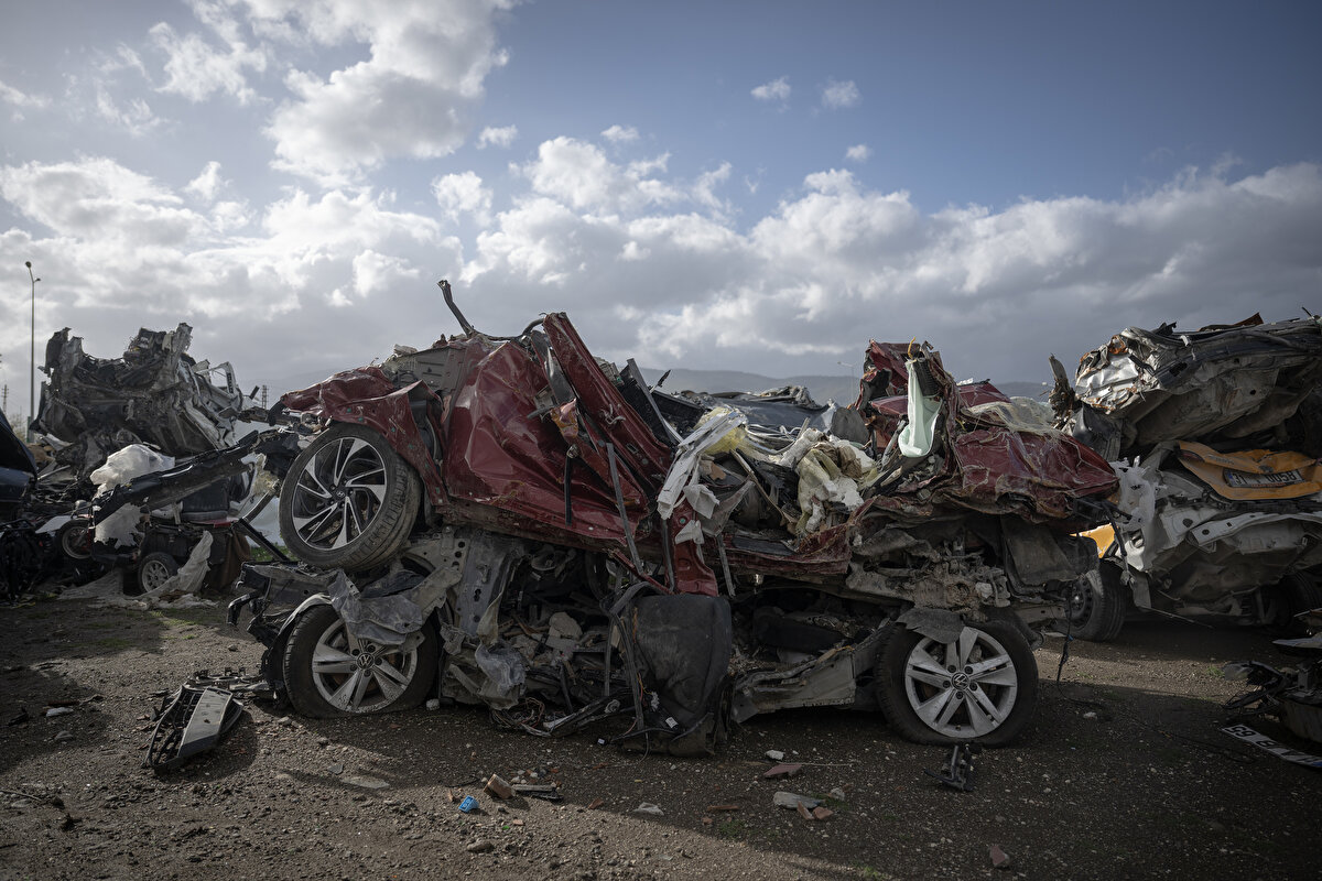 Bitlis`ten araç çekmek için görevlendirilen Osman Özcan, 10 gündür bölgede çalıştığını söyledi.<br>