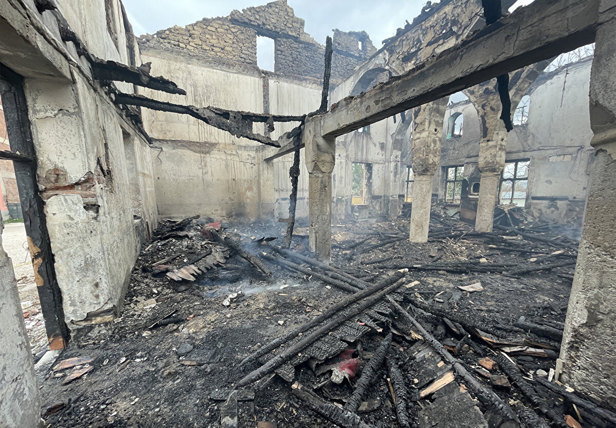 <br>Mahalle sakini Hüseyin Bilal Özen ise, "Yağmur yağmasına rağmen duman tamamen geçmedi. Talep ettik, hocamız inceleme yaptı, bize bunun sebebini açıkladı." diye konuştu.