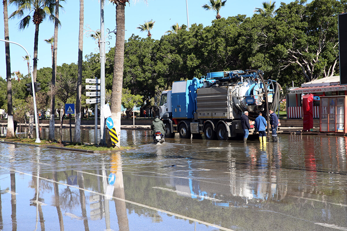 İskenderun Kaymakamı Murat Sefa Demiryürek, aynı gün bölgede yaptığı açıklamada, altyapının çöktüğünü ve çalışamaz durumda olduğunu, her lodos estiğinde denizin karaya doğru yükseldiğini belirtmişti.