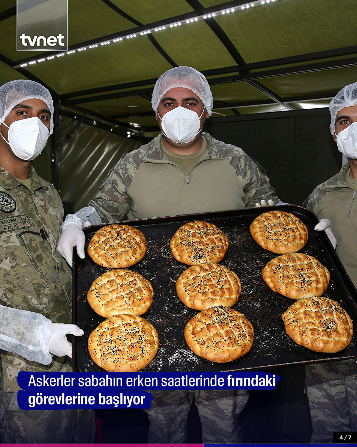 Askerler sabahın erken saatlerinde fırındaki görevlerine başlıyor