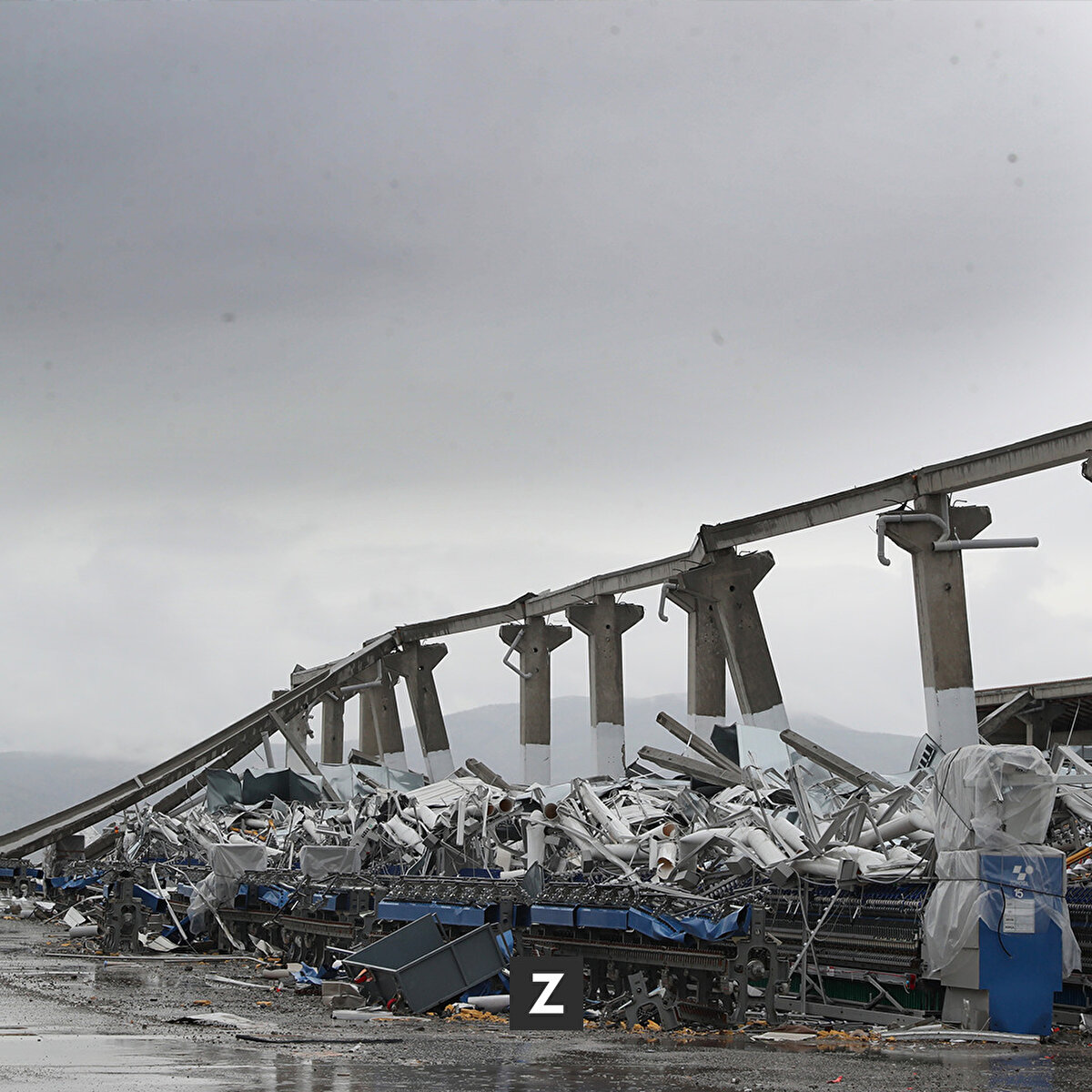 Buralardaki tamirat ve tadilatlara hemen başladıklarını vurgulayan Varank, "OSB'ler ve sanayi sitelerinde yıkılan, ağır ve orta hasarlı 5 bin 600'e yakın tesis bulunuyor
