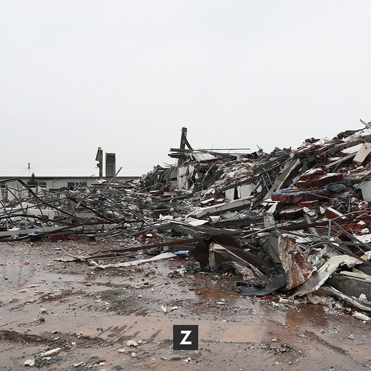 Adıyaman'da 7 milyar liralık hasar Varank, Adıyaman'da da yıkılan, ağır veya orta hasarlı tesisler olduğuna dikkati çekerek, faal 4 OSB'de 54 yıkılan, orta ya da kısmen ağır hasarlı binanın, 98 az hasarlı tesisin bulunduğunu kaydetti. 171 fabrikanın ise bu felaketi hasarsız atlattığını belirtti.