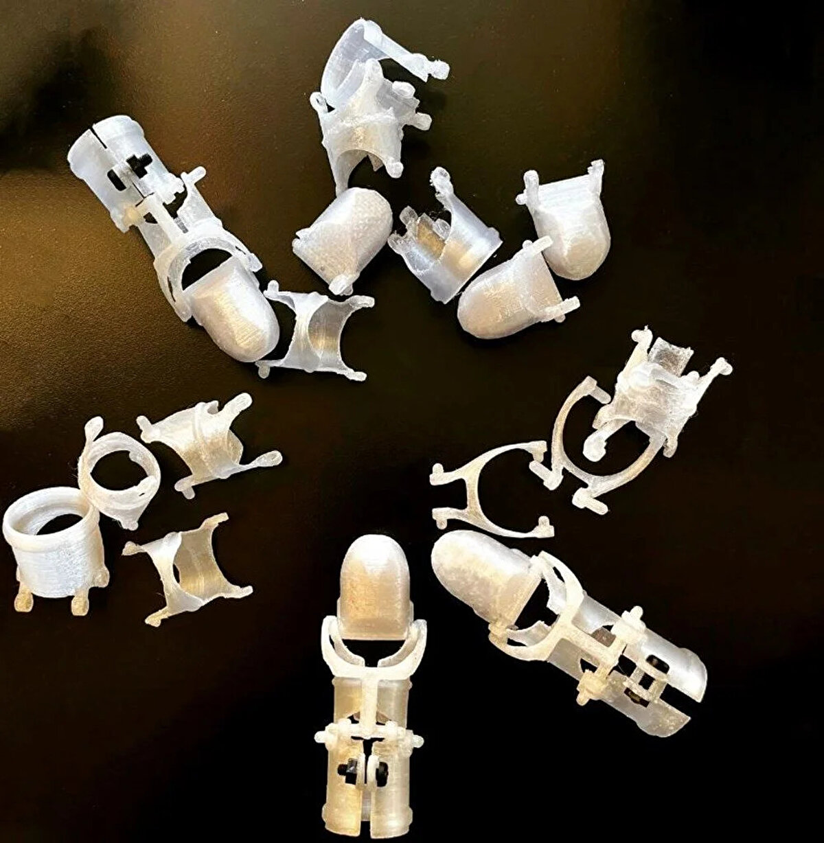 Cutshall, Reddit'de 2020 yılında bir paylaşım yaparak, 3 boyutlu yazıcı kullanabilen bir okuyucunun kendisine parmak yapmasını istemişti.<br><br>