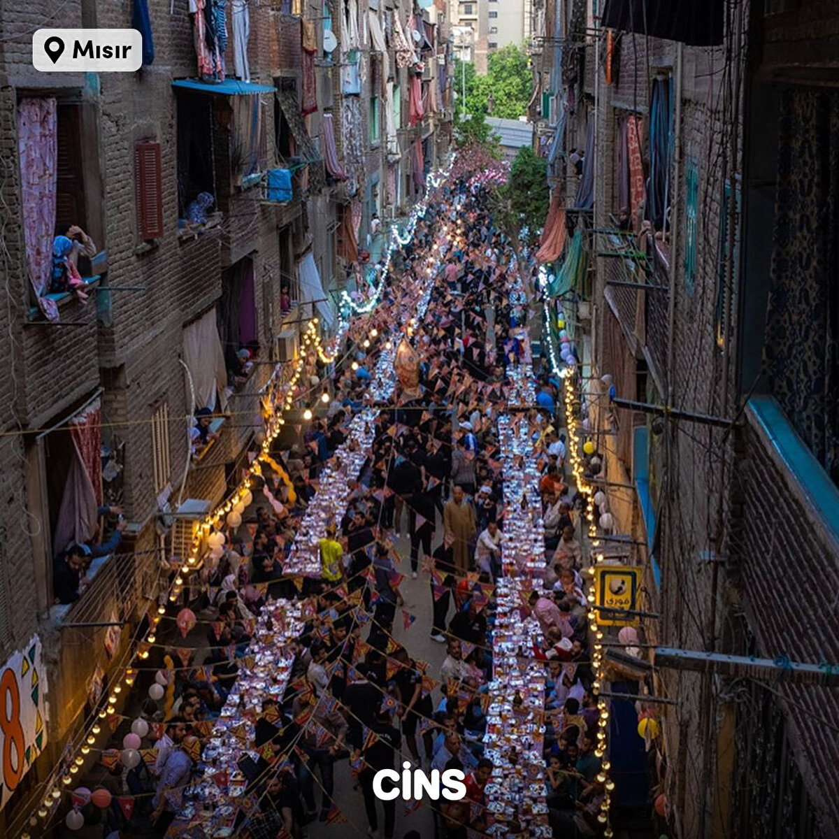 Masalar kuruldu, gelenekselleşen toplu iftar yapıldı.