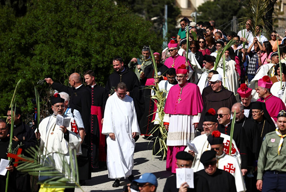 Palmiye Pazarı, İsa'nın çarmıha gerilmesinin, ölümünün ve Paskalya'da dirilişinin yeniden canlandırıldığı Kutsal Cuma gününü içeren en kutsal haftasının başlangıcıdır.