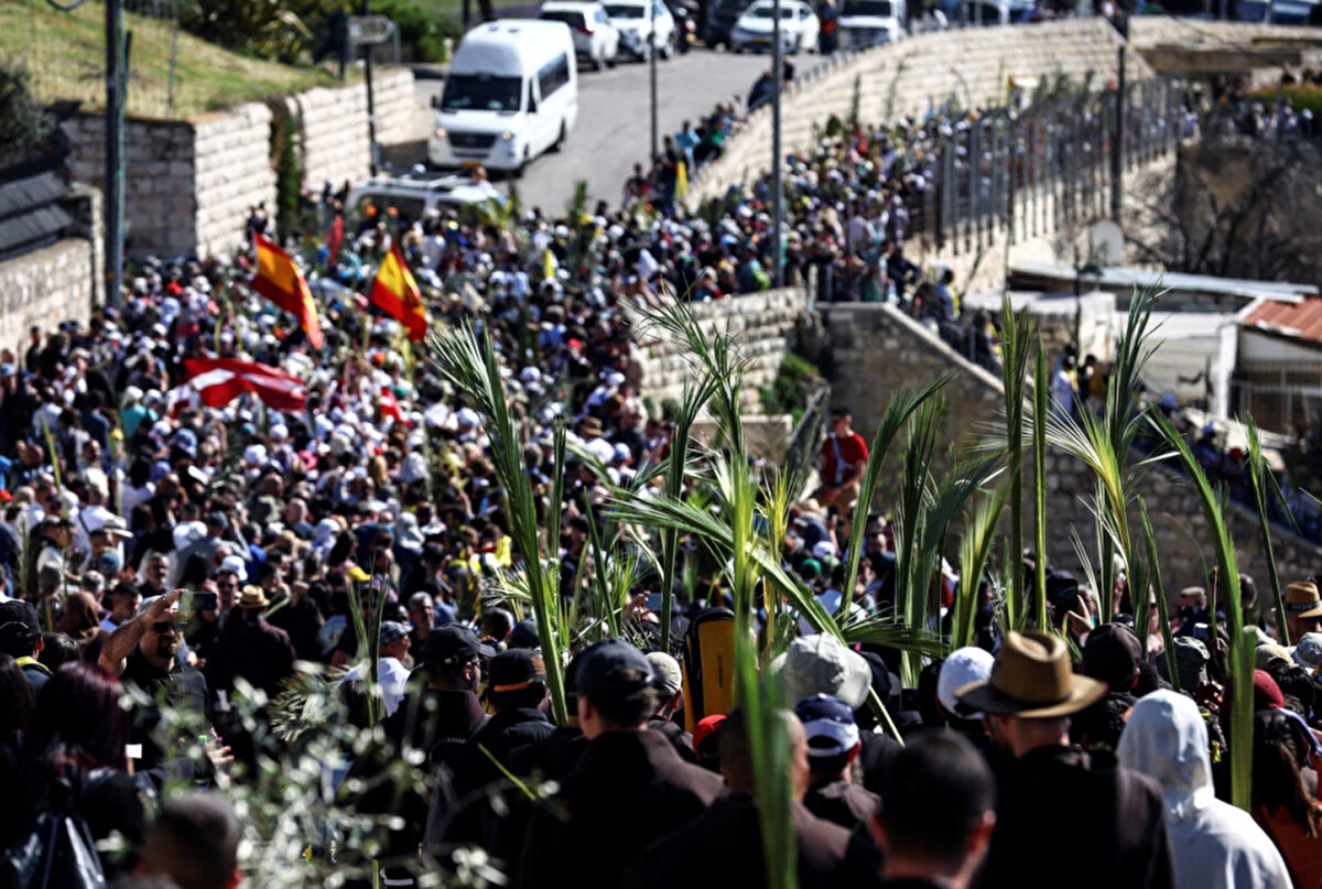 Pizzaballa geçen hafta Kudüs'te gazetecilere verdiği demeçte, "Gördüğümüz şey, statüko dediğimiz, farklı topluluklar - Yahudiler, Müslümanlar, Hıristiyanlar - arasındaki dengeye artık saygı gösterilmediğidir." dedi.