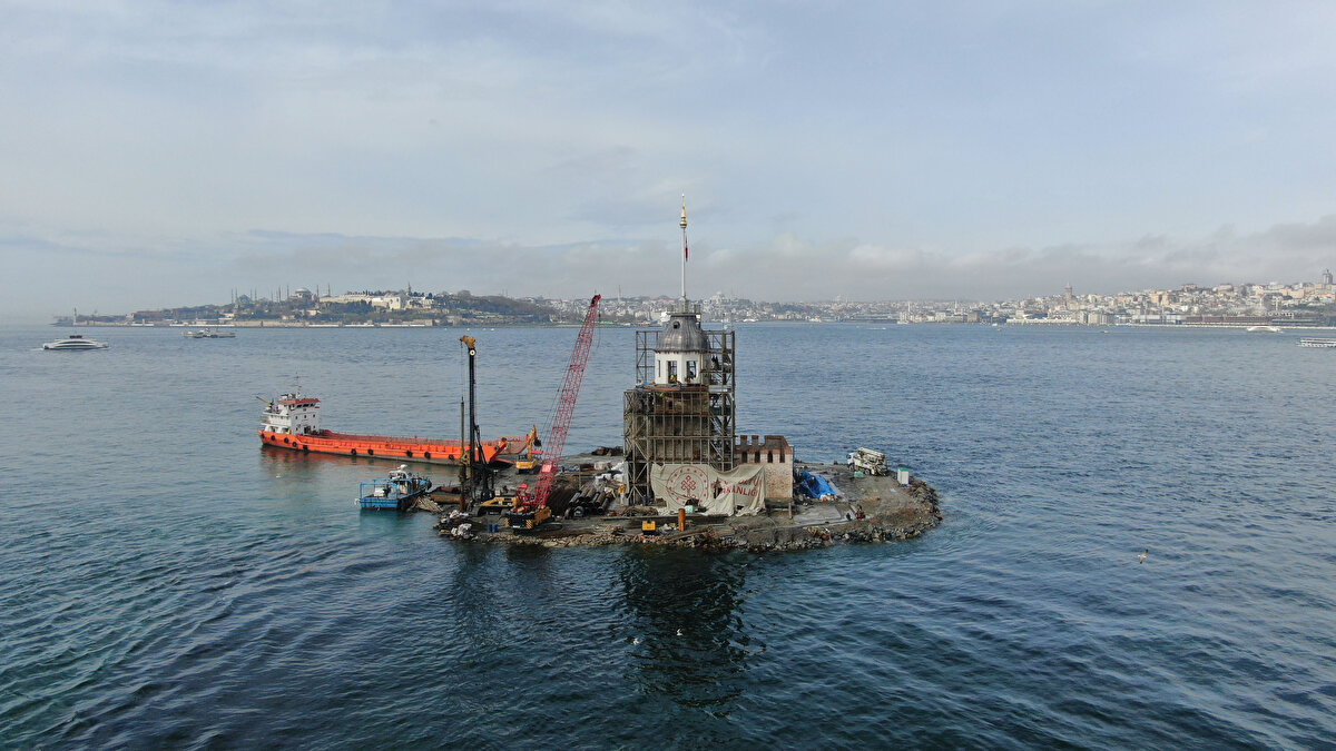 Kız Kulesi'nin üst bölümünü çevreleyen iskelenin sökülmesinin ardından kubbesi ortaya çıktı. Kız Kulesi'nin restorasyonunla ilgili yapılan son açıklamada, "Kubbe görüntüsü aslına uygun olarak yeniden ortaya çıkarılmış" denilmişti.