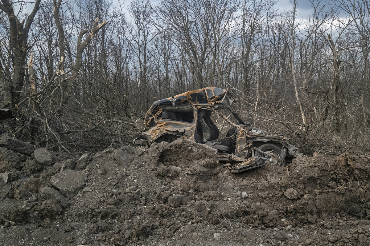 Destruction in Ukrainian towns under Russian attacks