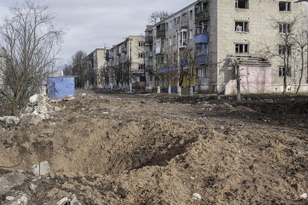 Destruction in Ukrainian towns under Russian attacks