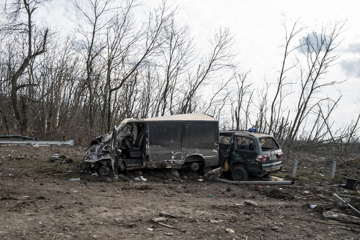 Destruction in Ukrainian towns under Russian attacks