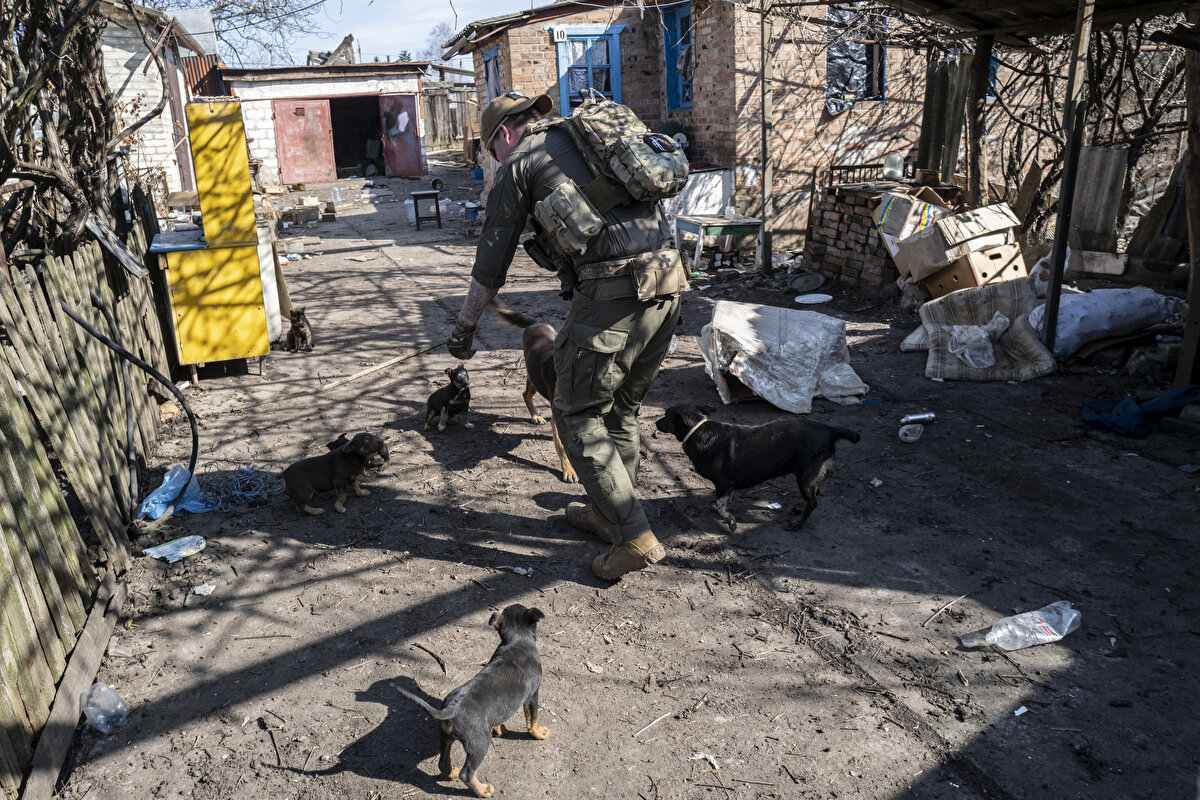 Destruction in Ukrainian towns under Russian attacks