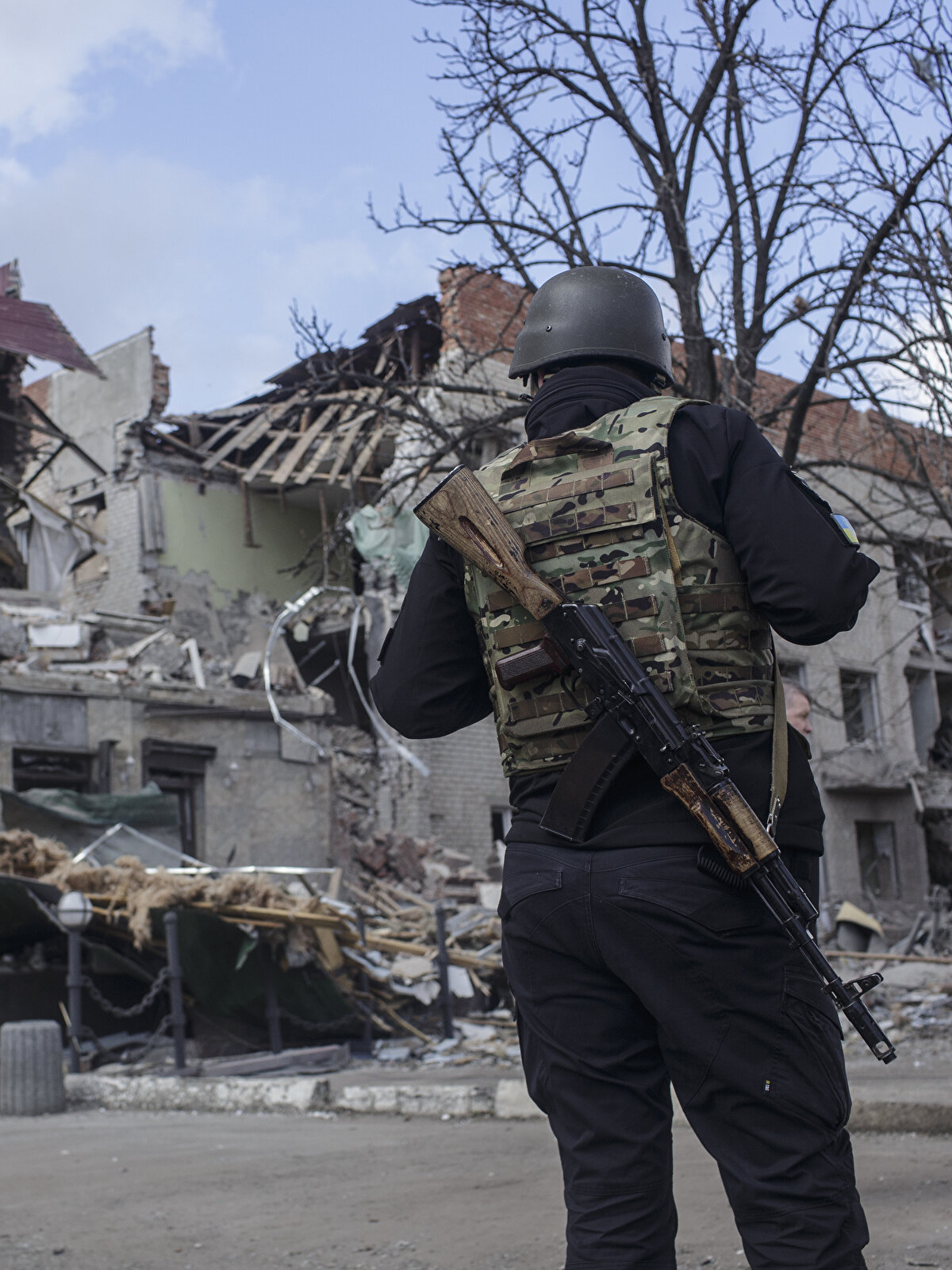 Diğer taraftan Bakhmut, ayrıca Ukrayna'nın doğusundaki son kale olarak büyük bir önem taşıyor. Ancak, Rusya burayı, askeri teçhizatı ve insan gücü için önemli bir kaynak olarak görüyor. <br><br>