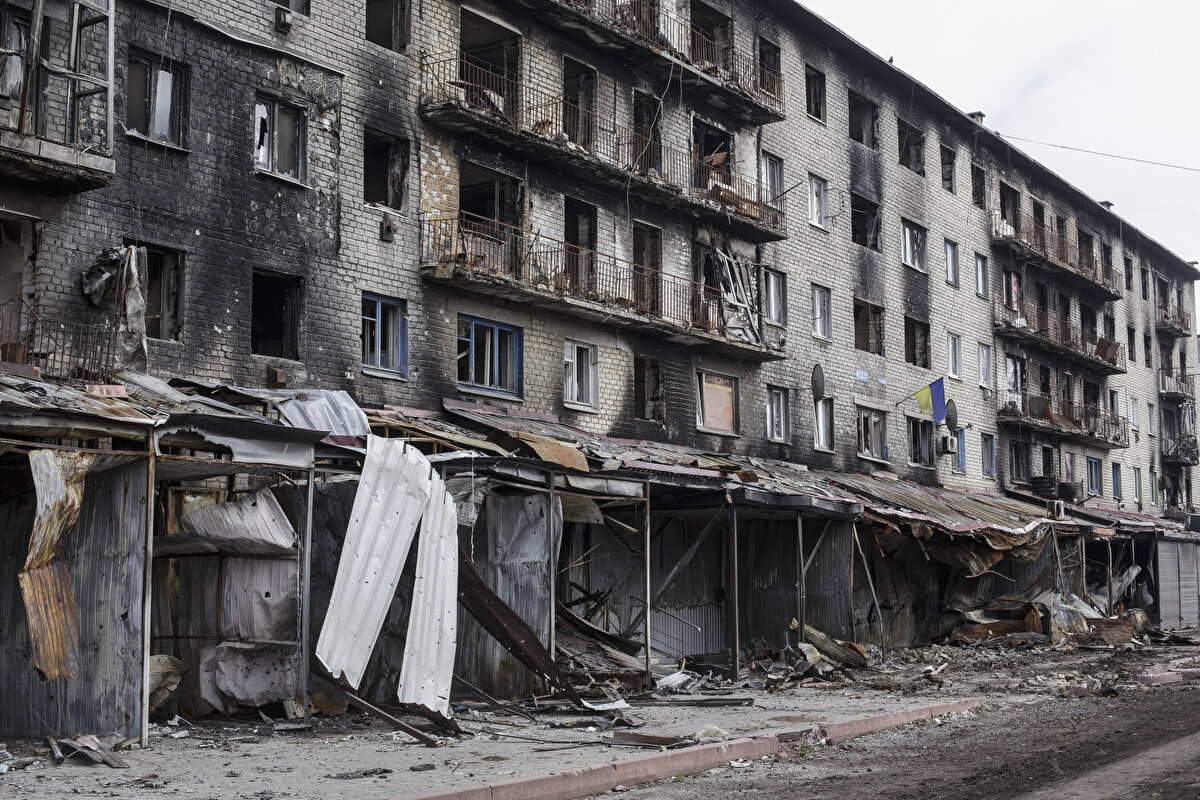 Destruction in Ukrainian towns under Russian attacks