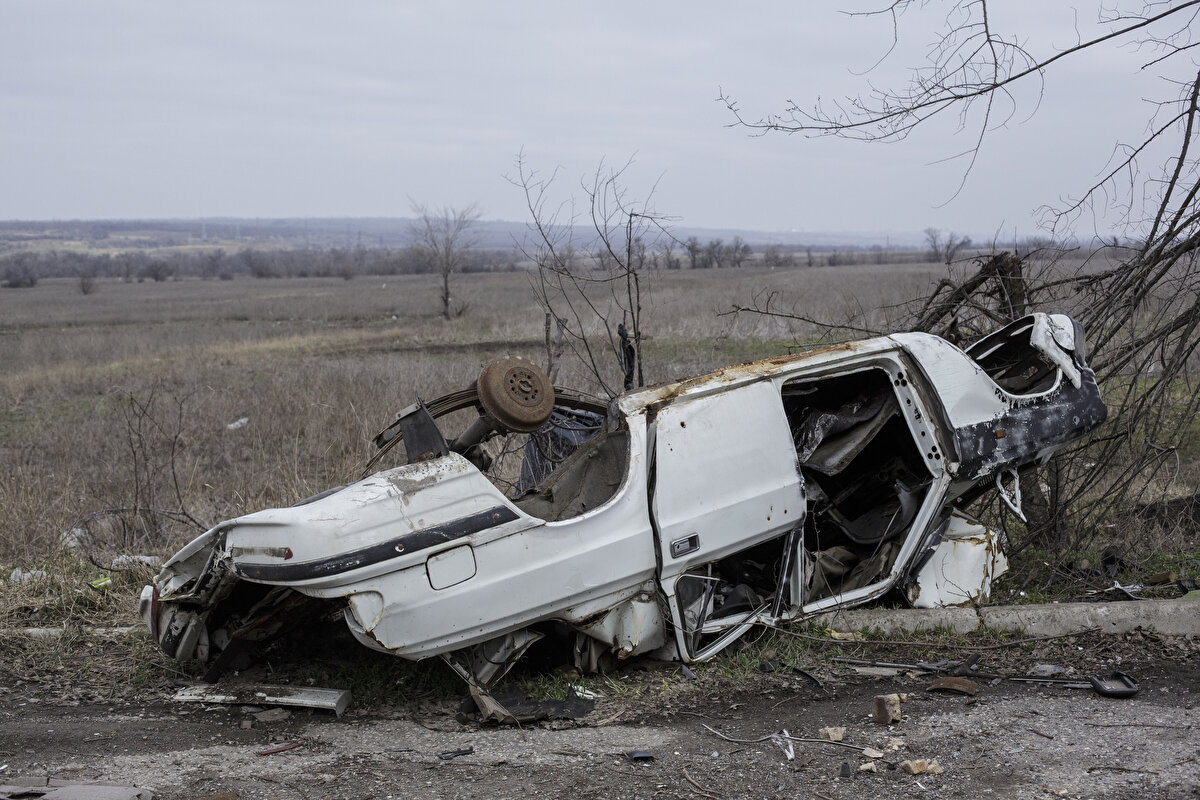 Destruction in Ukrainian towns under Russian attacks