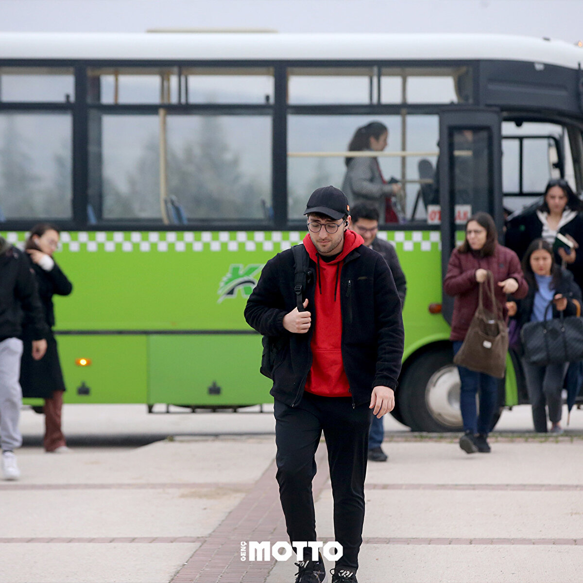 Yüz yüze eğitim seçeneği için gerekli düzenlemeleri yapan üniversiteler, derslerin hem uzaktan hem de yüz yüze verilebilmesine ilişkin detayları belirledi.