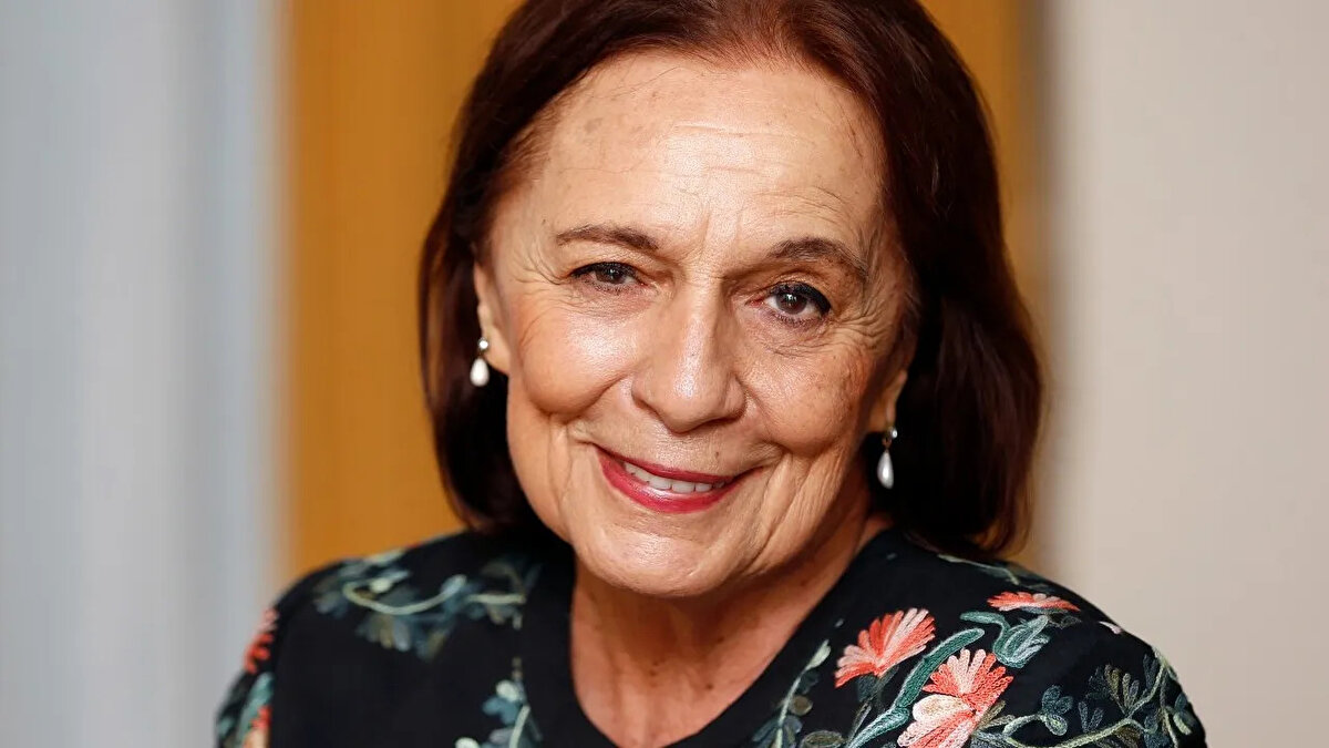 Usta oyuncu diziye dahil oluyor<br><br>Gönül Dağı dizisinin oyuncu kadrosuna bir isim daha ekleniyor. Gazeteci Birsen Altuntaş'ın haberine göre usta oyuncu Ayten Uncuoğlu, Gönül Dağı dizisinin ekibine dahil oldu.