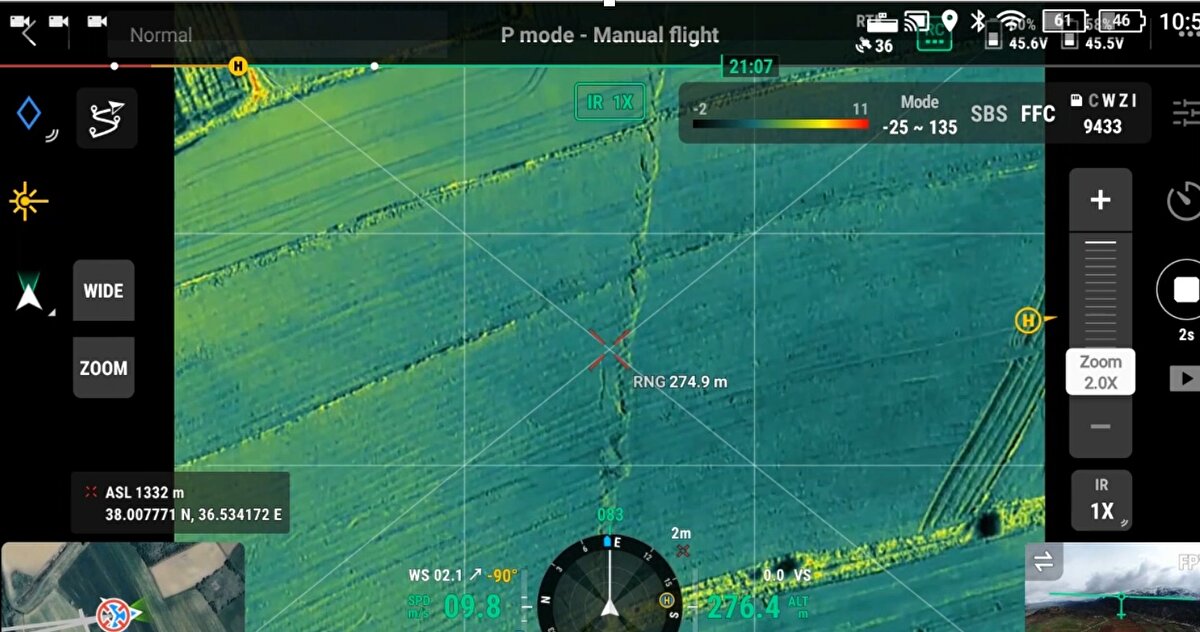 Çalışmada birinci deprem büyüklük olarak ikinci depremden daha büyük olmasına rağmen, yer değiştirmelerin ikinci depremden daha düşük olduğunu tespit ettiklerini vurgulayan Yıldırım, sözlerini şöyle sürdürdü:<br><br>"Gölbaşı çevresinde yer değiştirmeleri 6 metre civarında ölçtük ama ikinci depremde yer değiştirmeleri 8 - 9 metre arasında ölçtük. Depremde en fazla hasarı fay zonu boyunca Nurdağı, Kırıkhan, Hatay merkezde gözlemledik. Kuzeyde deprem yüzey kırığının daha çizgisel, dar bir zonda ilerlerken güneyde, Hatay civarında çok daha geniş bir zonda yüzey kırığının oluştuğunu belirledik. Diri fayların haritalanması çok önemli. MTA, yaklaşık 30 yıldır Türkiye'nin diri faylarını haritalandırıyor. Depremde fayların haritalanmasında çizilen fayların bir kısmı yüzey kırığıyla çok net örtüşürken bazı yerlerde yüzey kırığının çizilen bu faylardan uzaklaştığını ve bu fay çizgilerinden saptığını gördük. Çoğu yerde gerçekten fay, yüzey kırığı fayını takip ediyor ama etmediği alanlar var. Projemizle ileriye yönelik olarak deprem beklenen fay zonlarının tekrar gözden geçirilmesi, özellikle sakınım zonlarının genişliğinin belirlenmesi anlamında önemli bir katkı verecek. Çalışmamız 3 boyutlu bir çalışma. Burada sanal bir stüdyo oluşturduk. Buraya gelenler sanal gözlüklerini taktıklarında artık yüzey kırığı üzerinde yürüyebilecekler, bizim sahada gördüğümüz çözünürlükte ve detayda yüzey kırığı üzerinde ölçüm yapabilecekler."