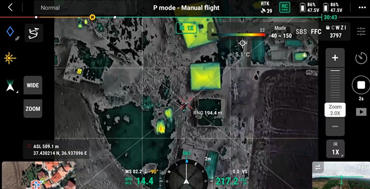 İTÜ Avrasya Yer Bilimleri Enstitüsünden Öğretim Üyesi Doç. Dr. Orkan Özcan ise deprem yüzey kırığının belirlenmesi için insansız hava aracı kullandıklarını söyledi.<br><br>Endüstriyel olarak tasarlanan insansız hava aracına entegre edilen yüksek çözünürlüklü algılayıcılar kullanarak verileri topladıklarını anlatan Özcan, "Çalışmada 400 kilometrelik hattı tamamen taradık. Bu kapsamda optik verilerle gözle görebildiğimiz kısımları olabildiğince takip ettik. Burada takip edemediğimiz, orman altı, tarım, nadasa bırakılmış alanlarda veya şehir merkezlerindeki yerlerde yüzey kırığının takibi için termal veriyi kullandık." diye konuştu.